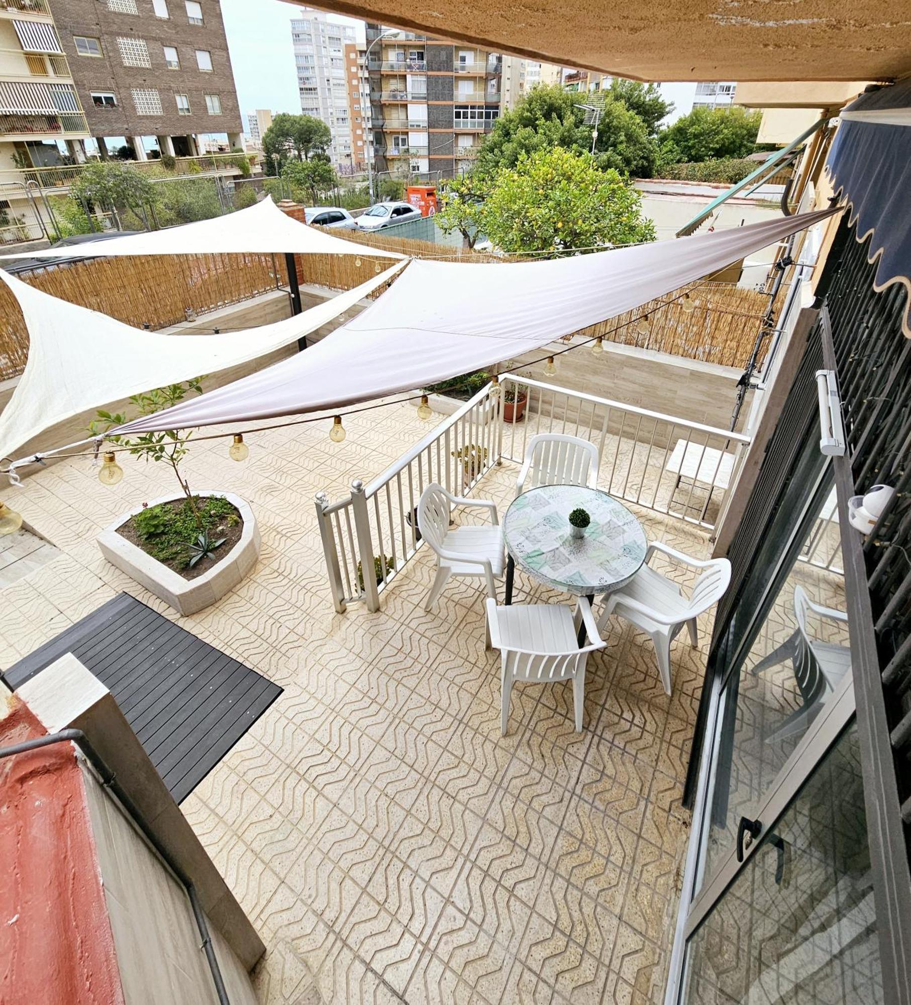 Cozynest - With Terrace Appartement